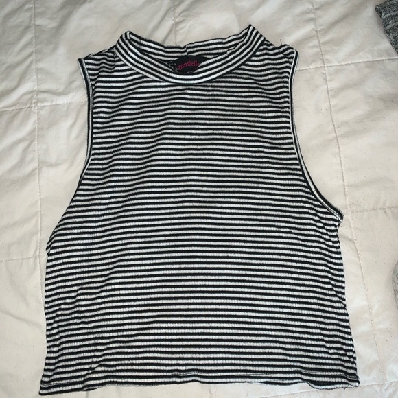 Cropped mock neck with black and white stripes - Picture 1 of 2